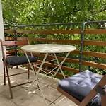 Quiet, Green, Relaxing Place - 1 Bedroom *