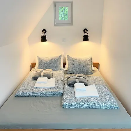 Quiet, Green, Relaxing Place - 1 Bedroom