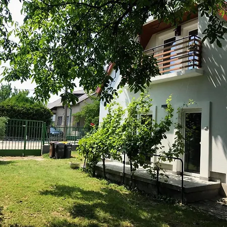 Апартаменты Quiet, Green, Relaxing Place - 1 Bedroom